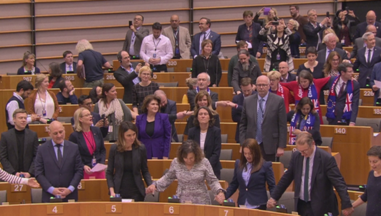 Auld Lang Syne: MEPs bid farewell to UK colleagues.
