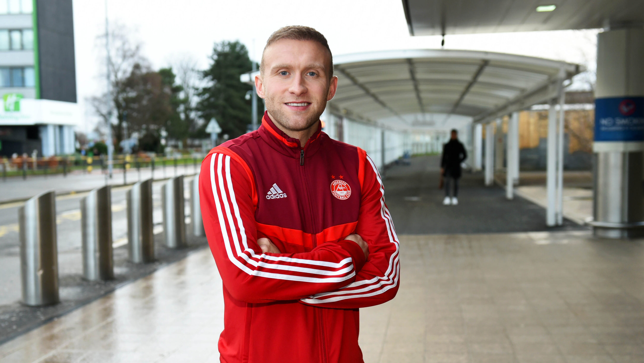 Dylan McGeouch has joined Aberdeen.