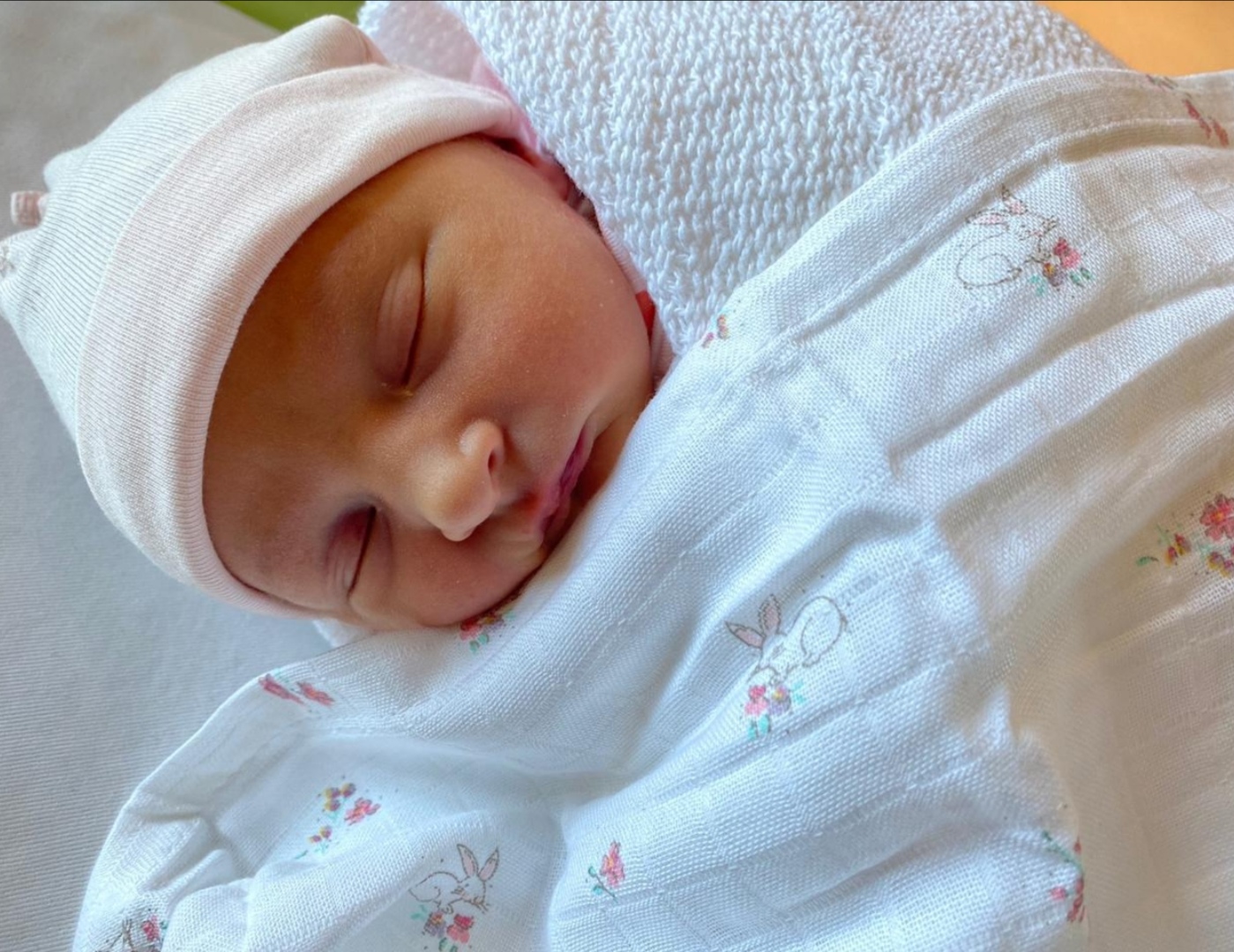 Baby girl: Isla Armstrong.