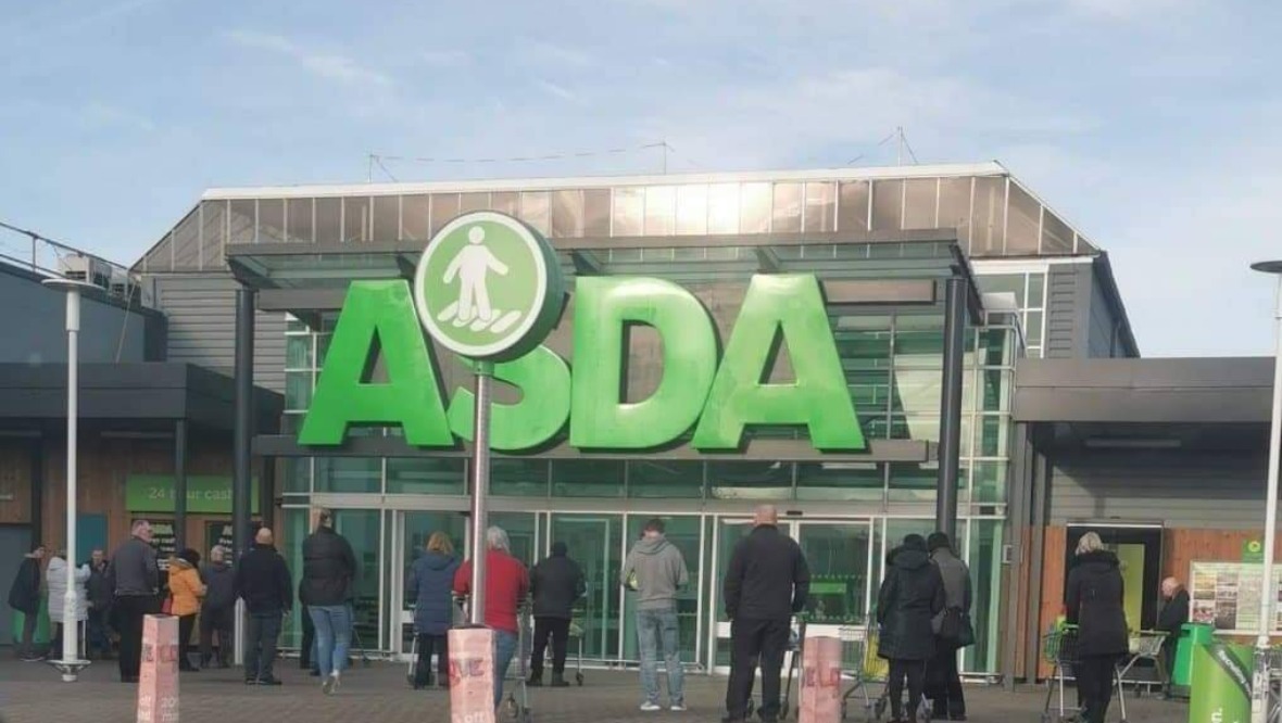 Shoppers: Asda Dyce, Aberdeen. <strong>Fubar News</strong>” /><span class=