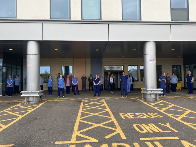  Emergency workers outside Queen Elizabeth University Hospital in Glasgow. (Twitter / @SouthGlasgowEM)