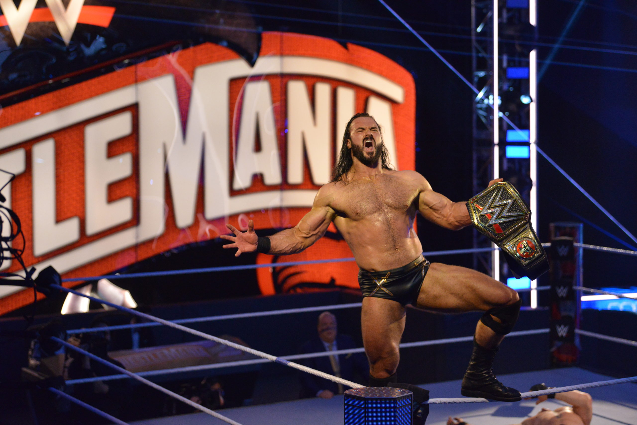 Wrestle mania. Дрю Макинтайр WRESTLEMANIA. Drew MCINTYRE WWE. Реслинг Макинтайр. Дрю Макинтайр 2020 WWE Raw.