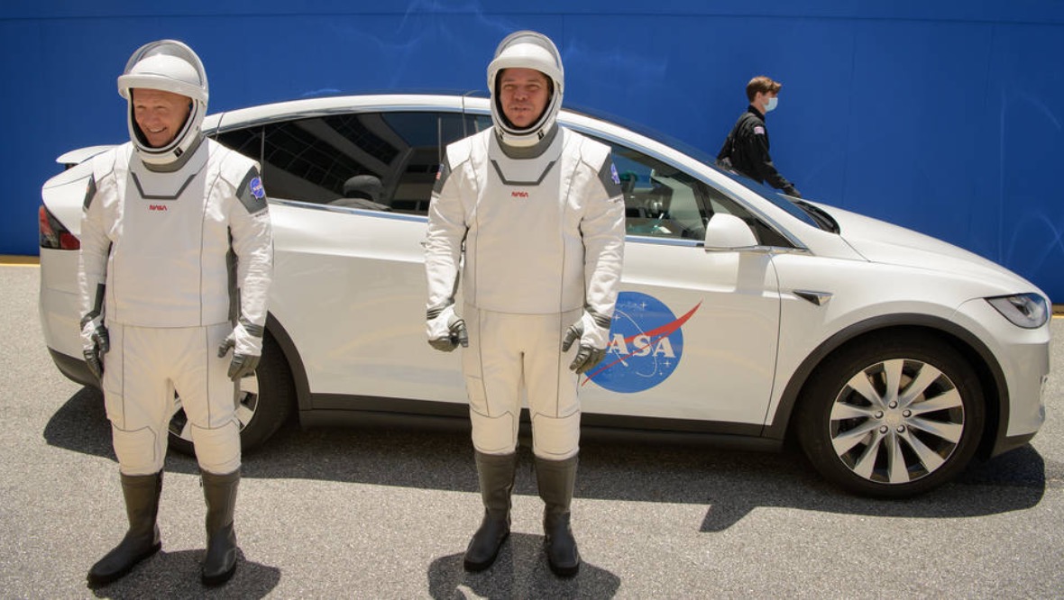 Spacemen: Astronauts Douglas Hurley and Robert Behnken.
