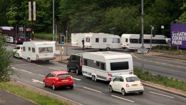 Caravan drivers ordered to leave Strathclyde Park by police
