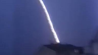 Man captures impressive lightning strike across sky