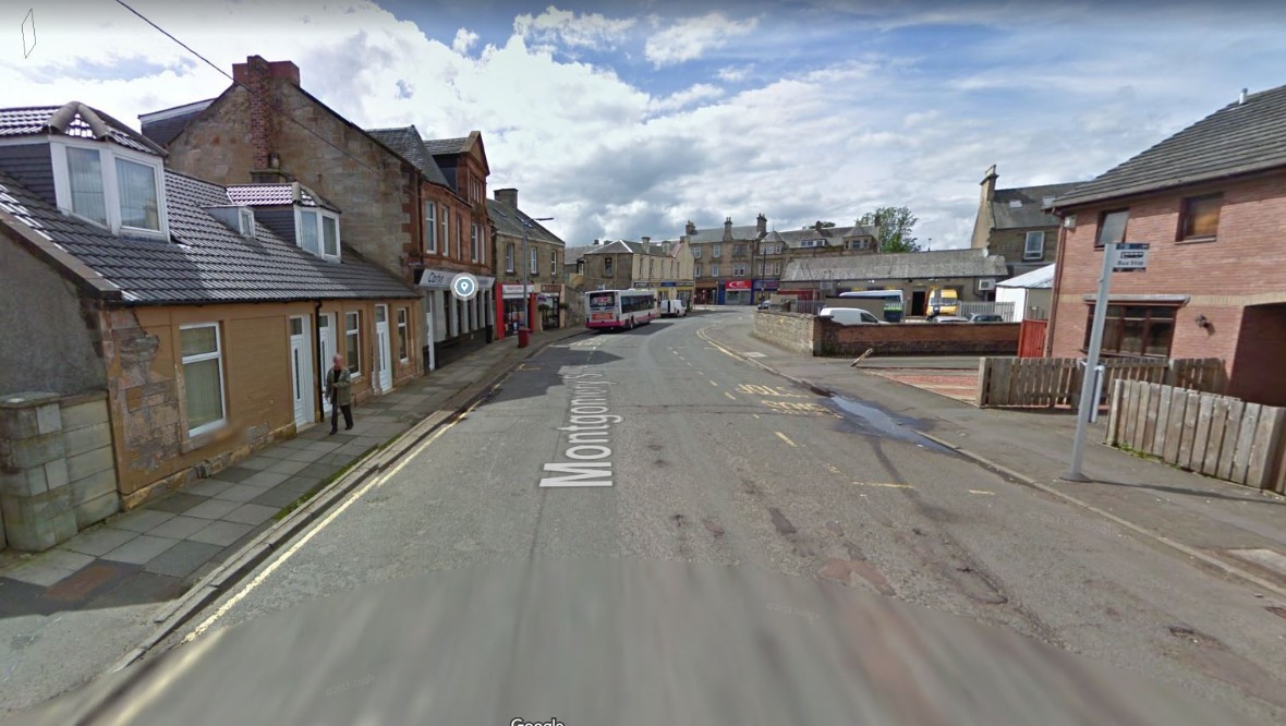 Man seriously assaulted with weapon during street attack