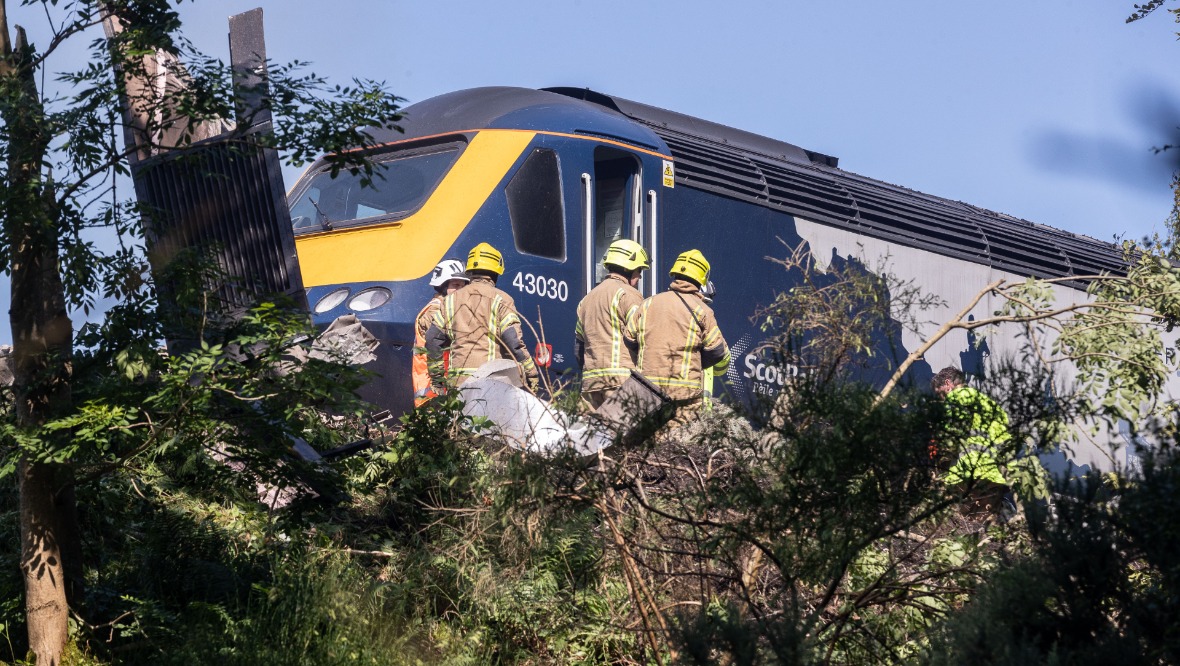 scotrail train derailed stonehaven august 12, 2020