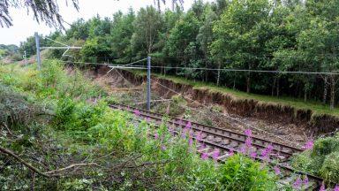Glasgow to Edinburgh train line closed for two months