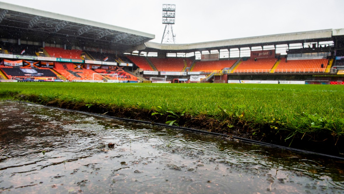 Abandoned: Dundee United v Sheffield United called off at half-time. <strong>SNS</strong>” /><span class=