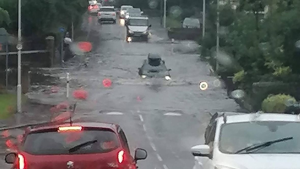 Downpour: Flooding in Foulford Road, Cowdenbeath. <strong>Credit: Fife jammer locations</strong>” /><cite class=