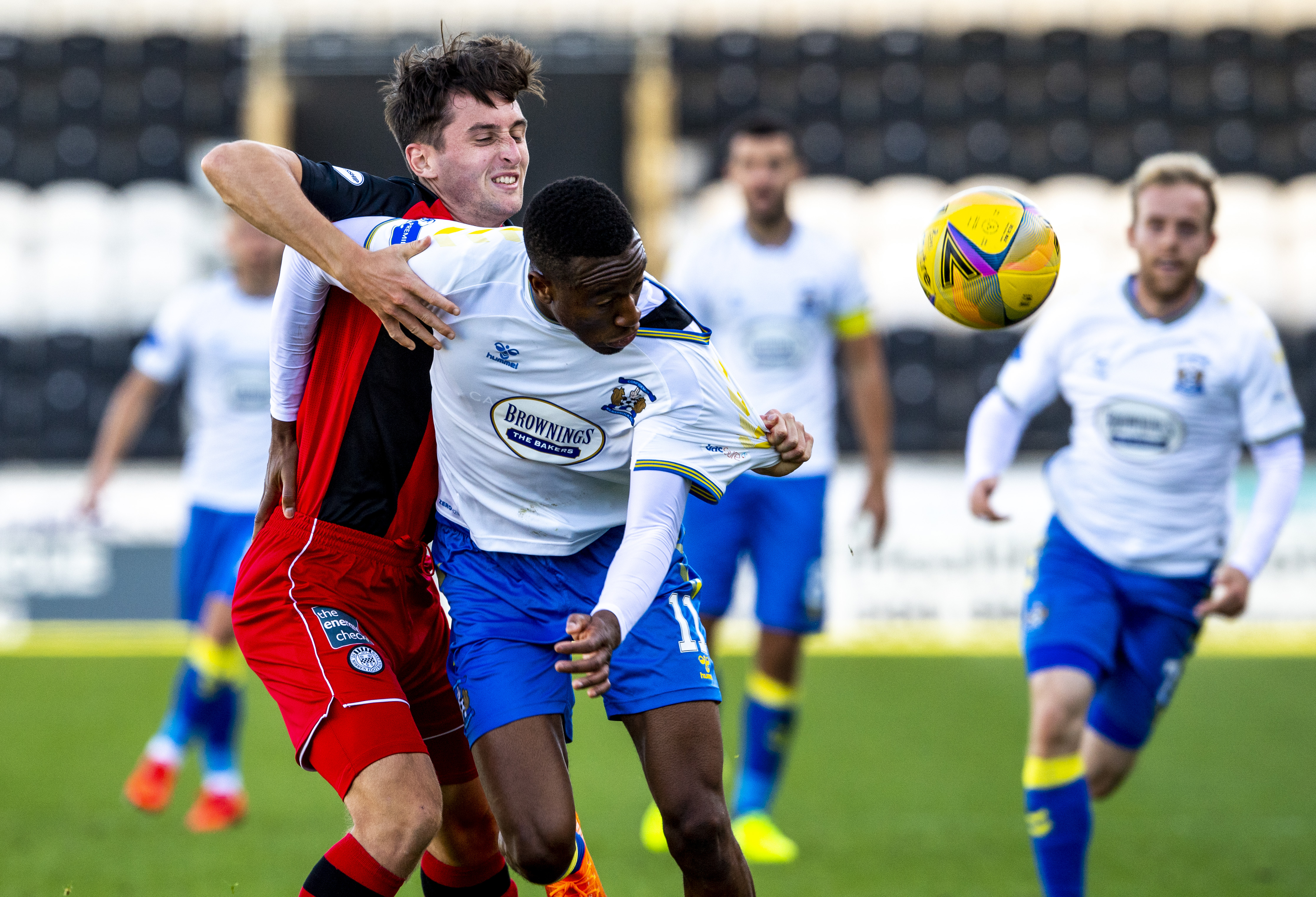 Conor Mcarthy and Nicke Kabamba in action. (Photo by Alan Harvey / SNS Group)