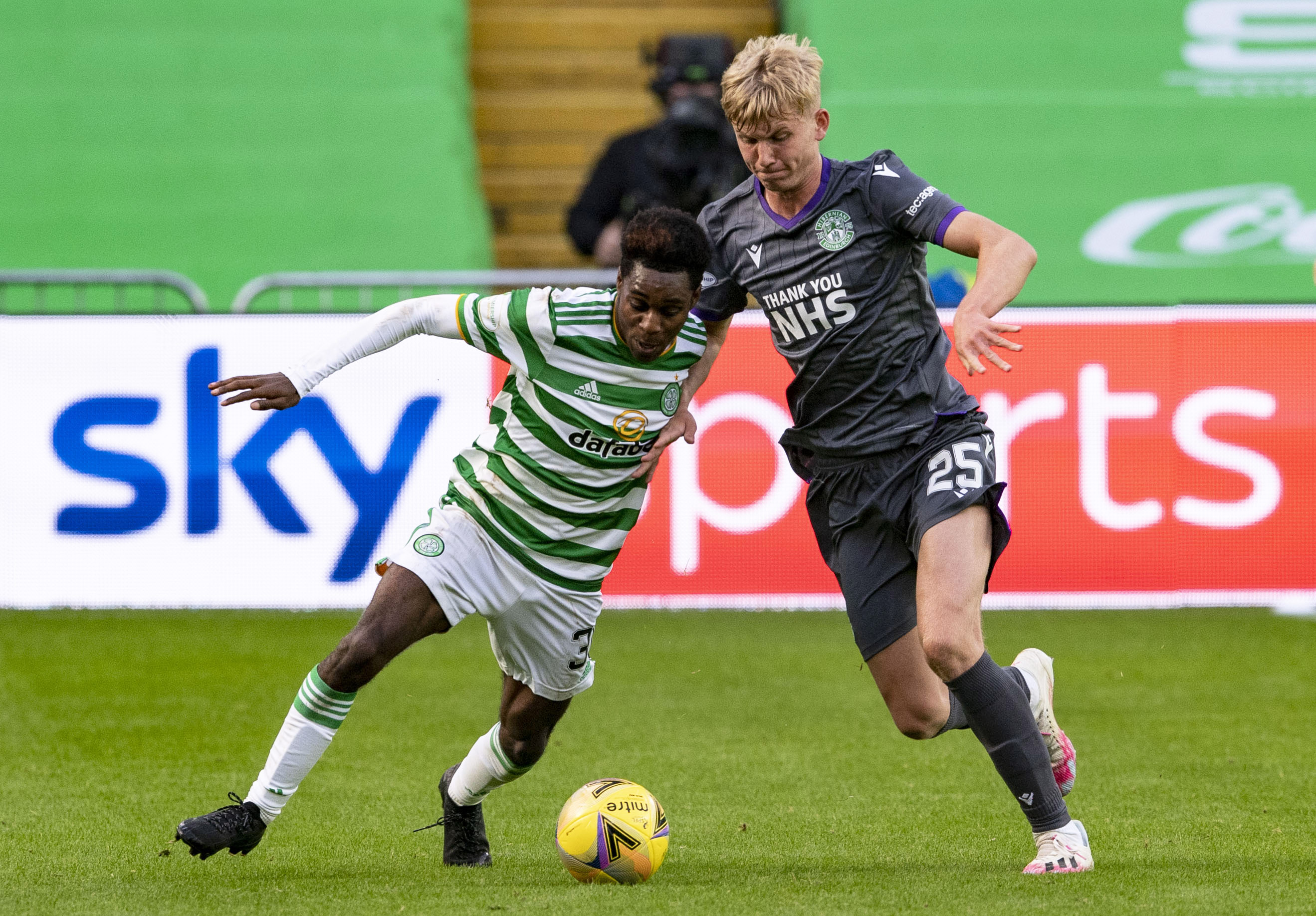 Jeremie Frimpong holds off Josh Doig during Celtic's 3-0 win. (Photo by Alan Harvey / SNS Group)