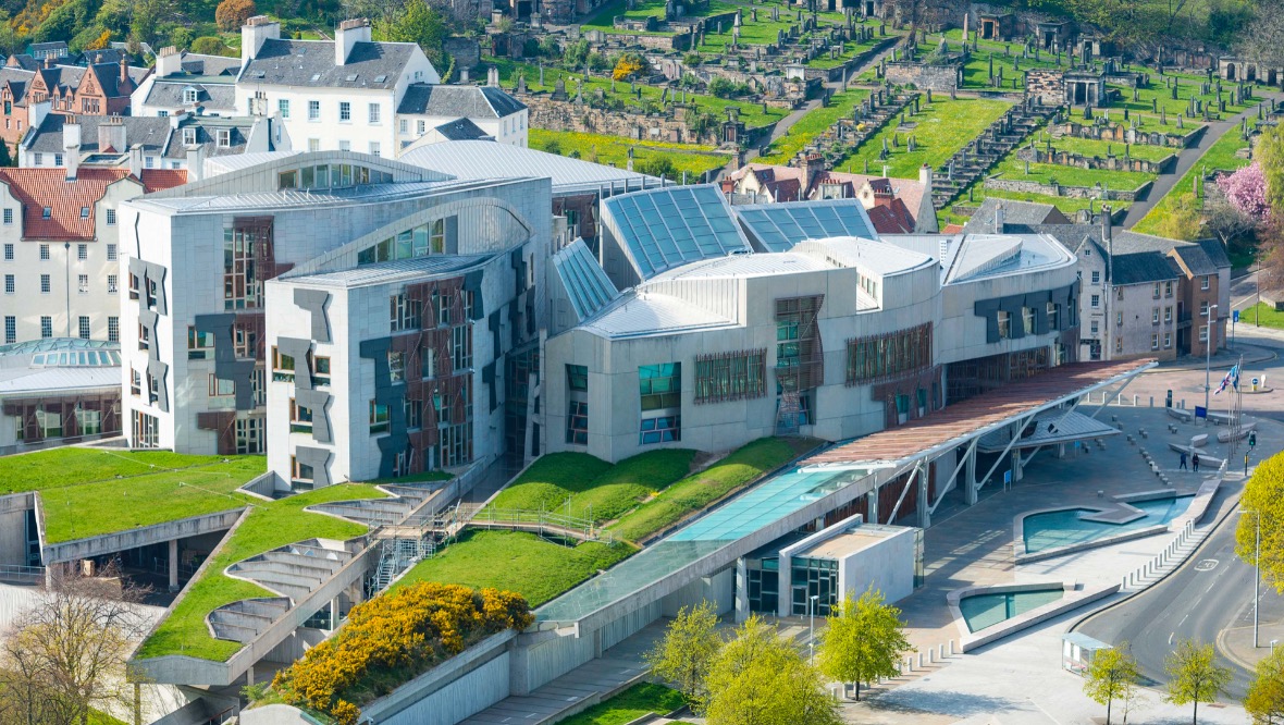 Travel agents protest outside Holyrood for more support