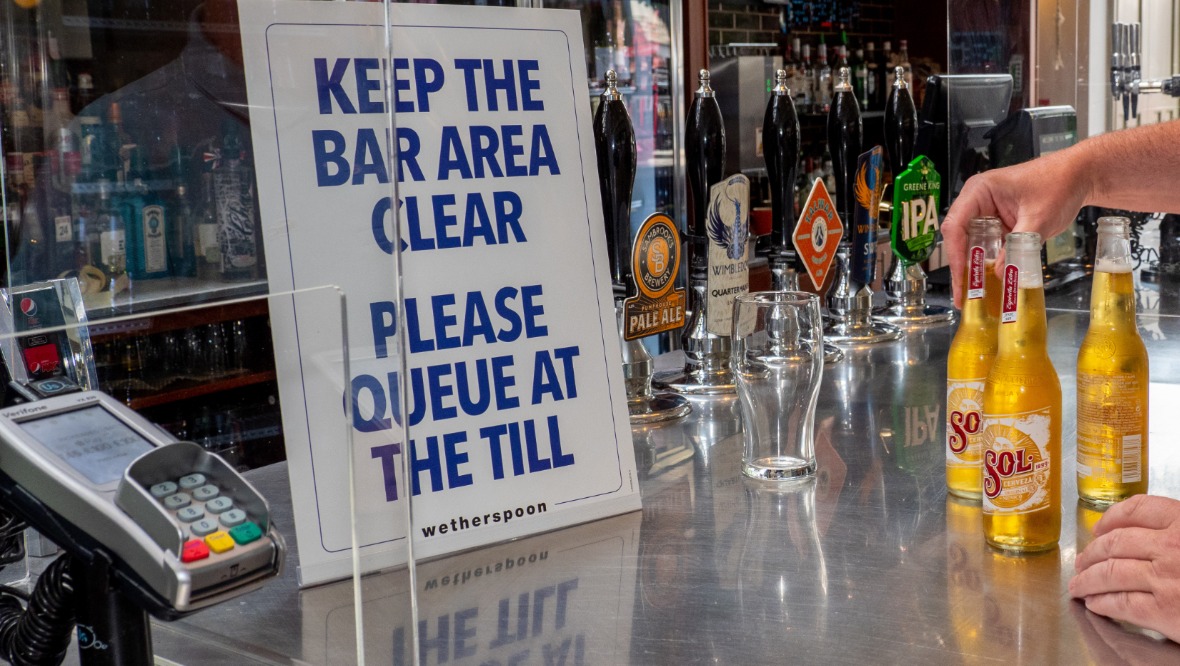 Wetherspoon to cut up to 450 staff at airport pubs