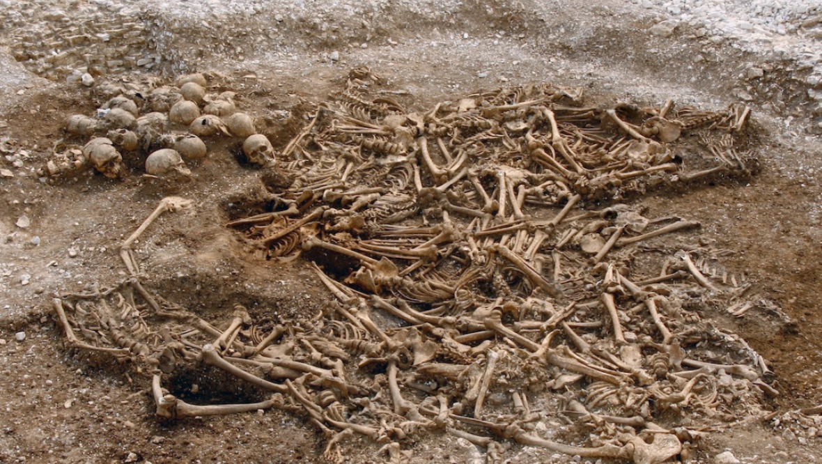 A mass grave of around 50 headless vikings from a site in Dorset, UK. <br><strong>Image credit:</strong> Dorset County Council/Oxford Archaeology.” /><span class=