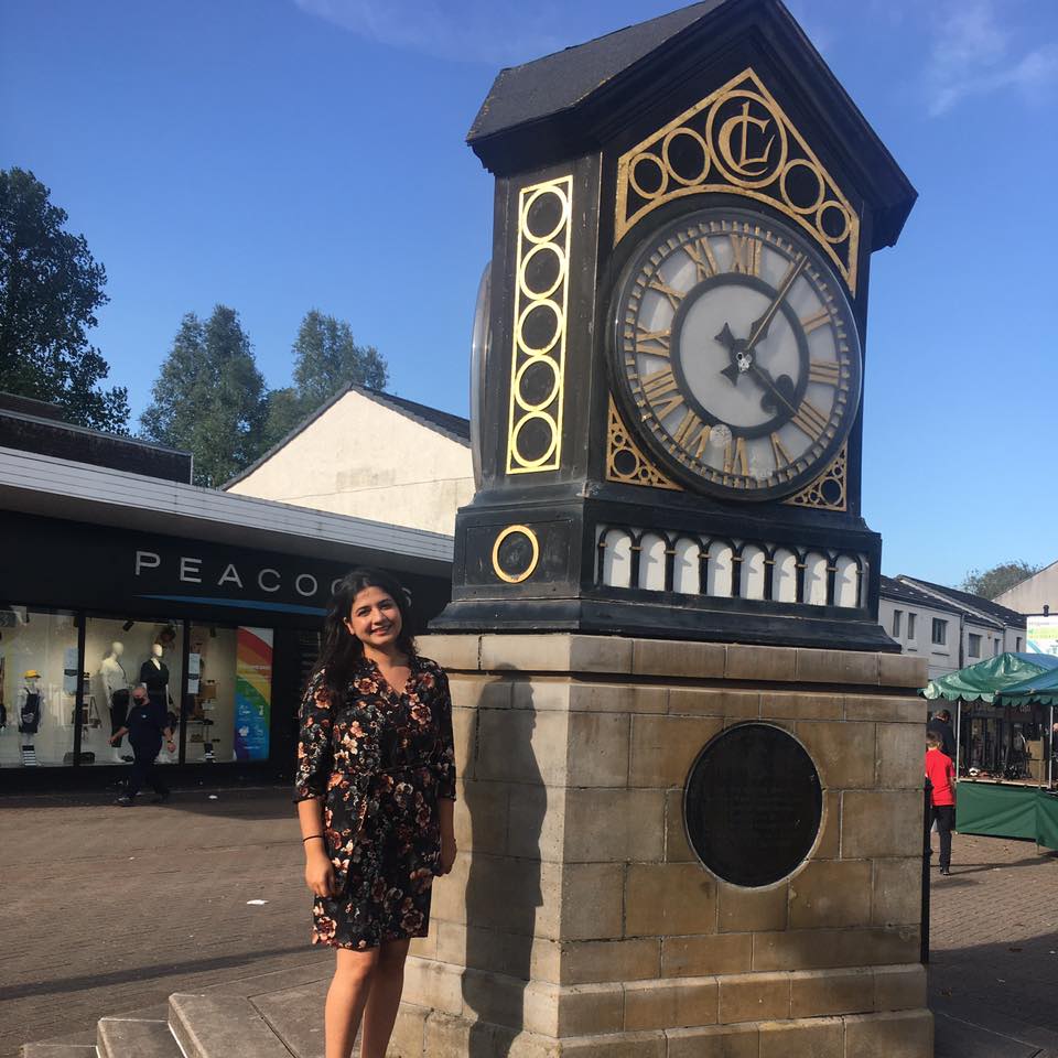 Milngavie: Roza at the town's clock. <br>(Roza Salih/Facebook)” /><span class=
