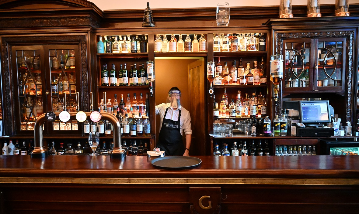 Pubs were ordered to close at 6pm on Friday. (Photo by Jeff J Mitchell/Getty Images)