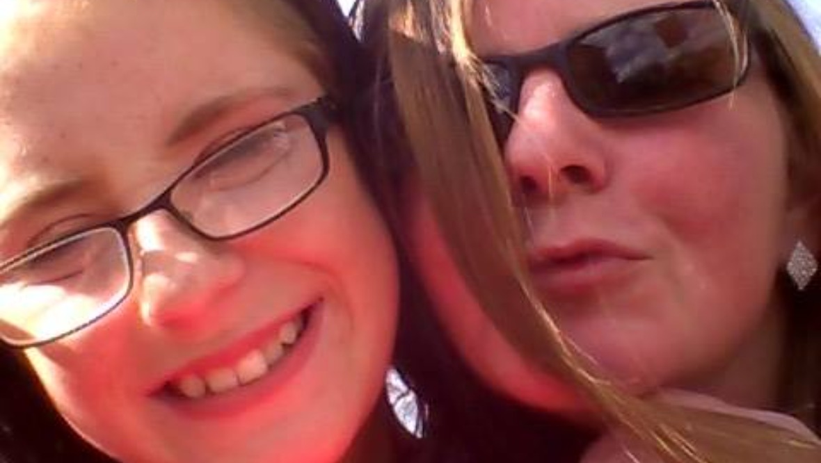 Mum jailed for going to pub while daughter lay dying