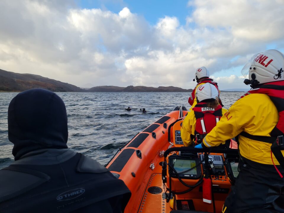 Rescue crew saves stranded divers after boat breaks down