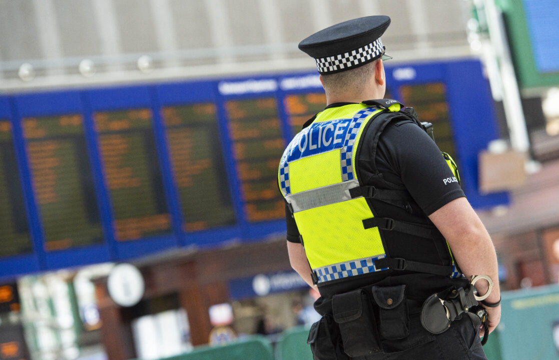 Criminal cash courier leaves £10,000 in bag on Glasgow train