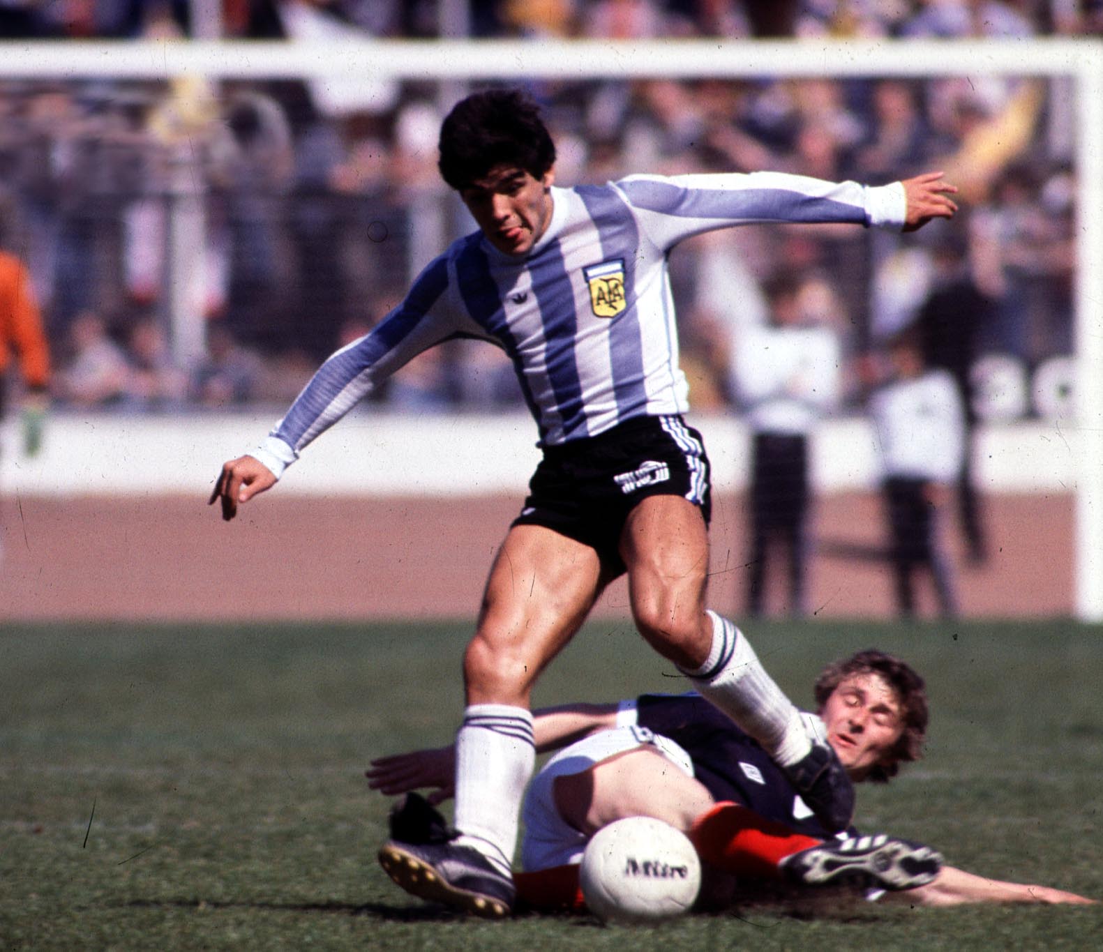 Maradona evades a challenge from Paul Hegarty.