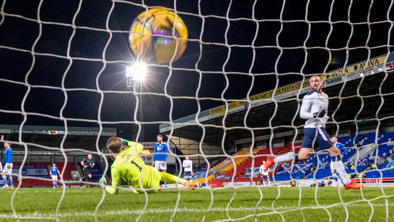 Roofe scores again as Rangers stay 16 points ahead of Celtic