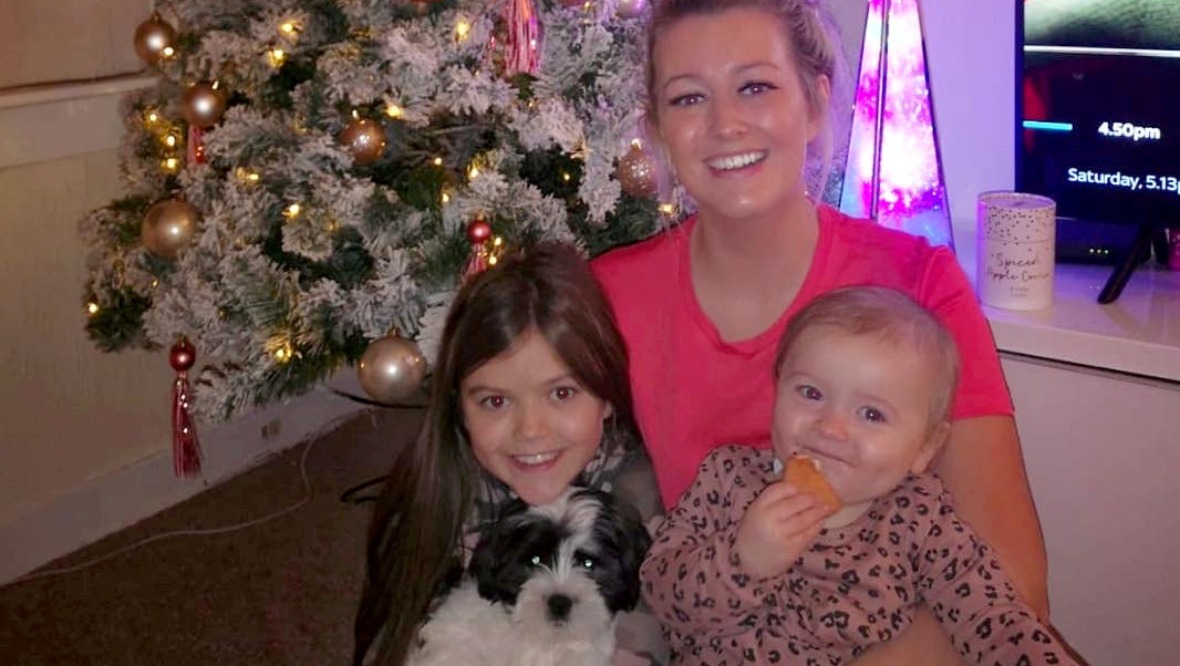 Mother-of-two dies on Christmas Eve after MND battle