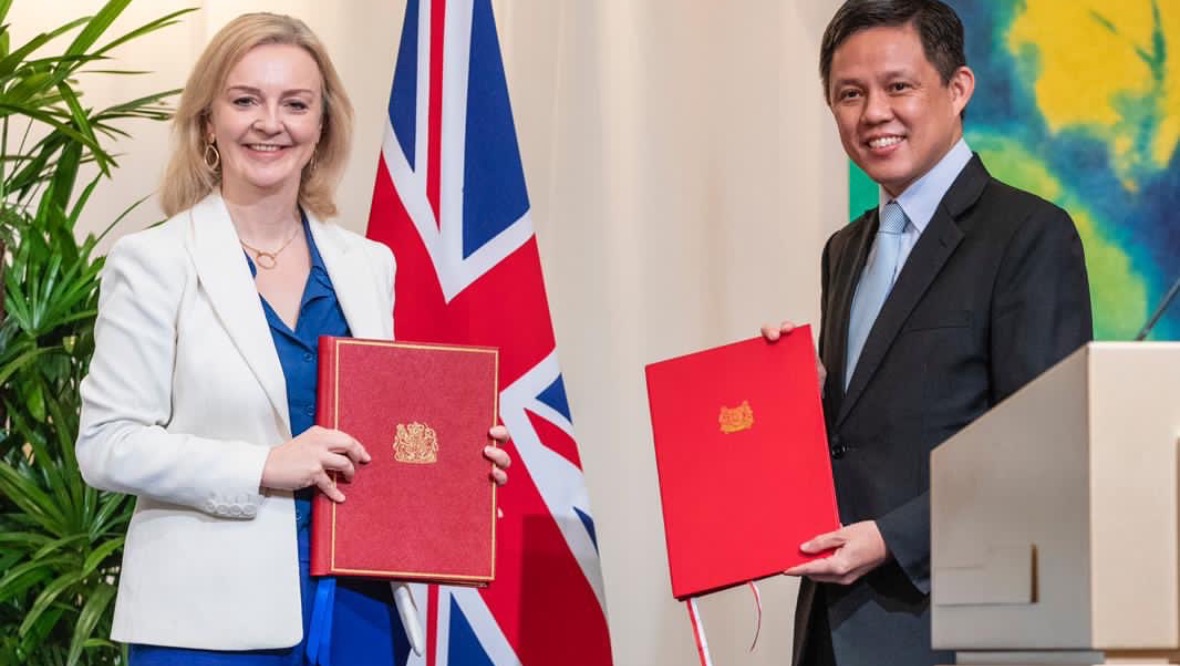 UK and Singapore sign free trade deal as Brexit talks continue