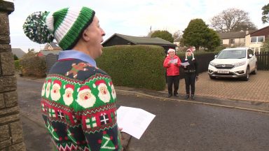 Minister calls on Scots to host doorstep carol concerts
