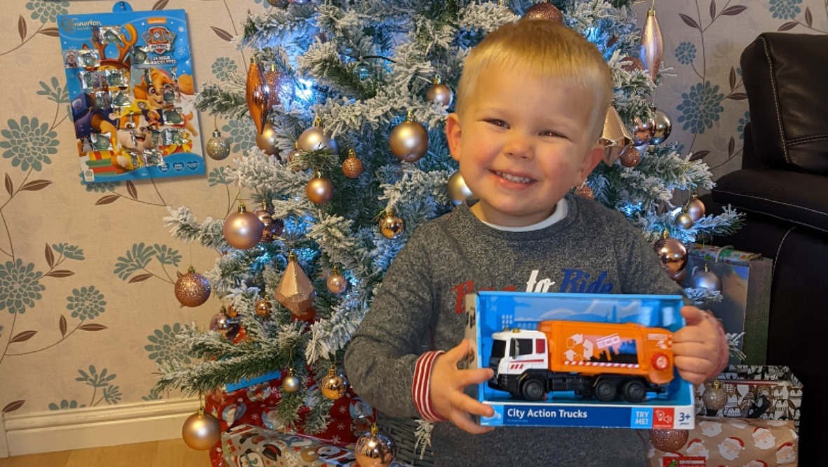 Bin men’s Christmas gift for boy who waves to them every day