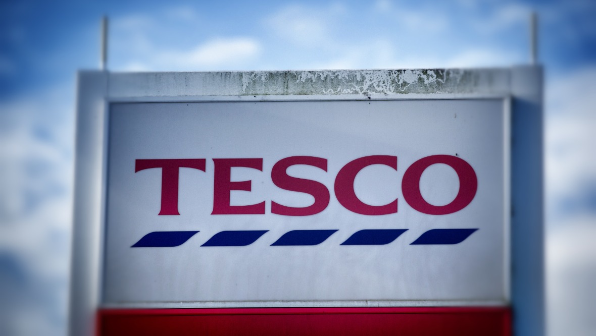 Two Tesco workers die amid suspected Covid outbreak