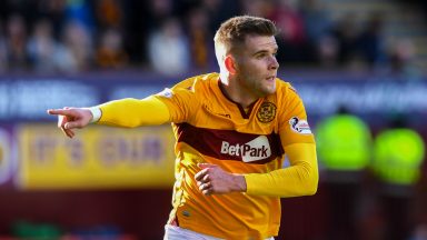 Hibs sign former Motherwell midfielder Chris Cadden