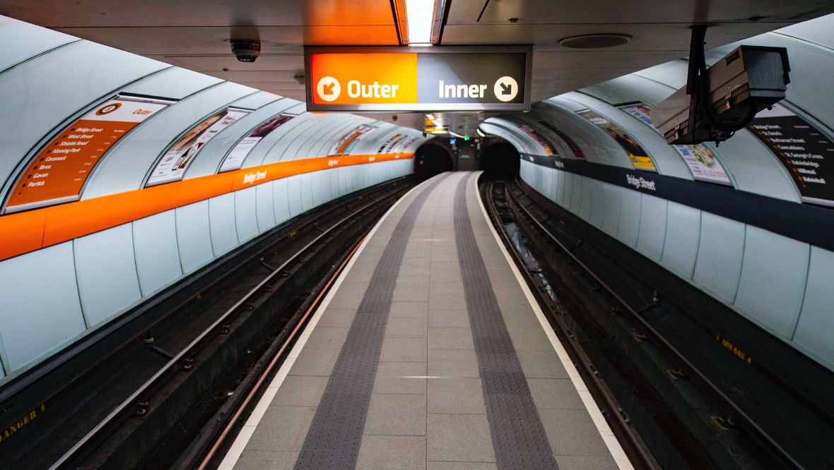 Glasgow Subway passengers warned of disruption as both lines suspended