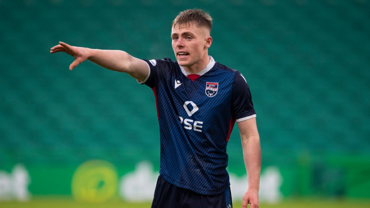 Teenage defender set to leave Ross County for Coventry