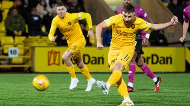 Motherwell sign former Livingston winger Steven Lawless