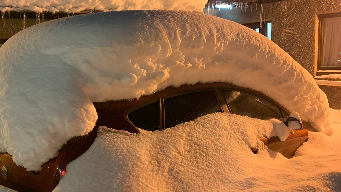 Snow on car in Braemar