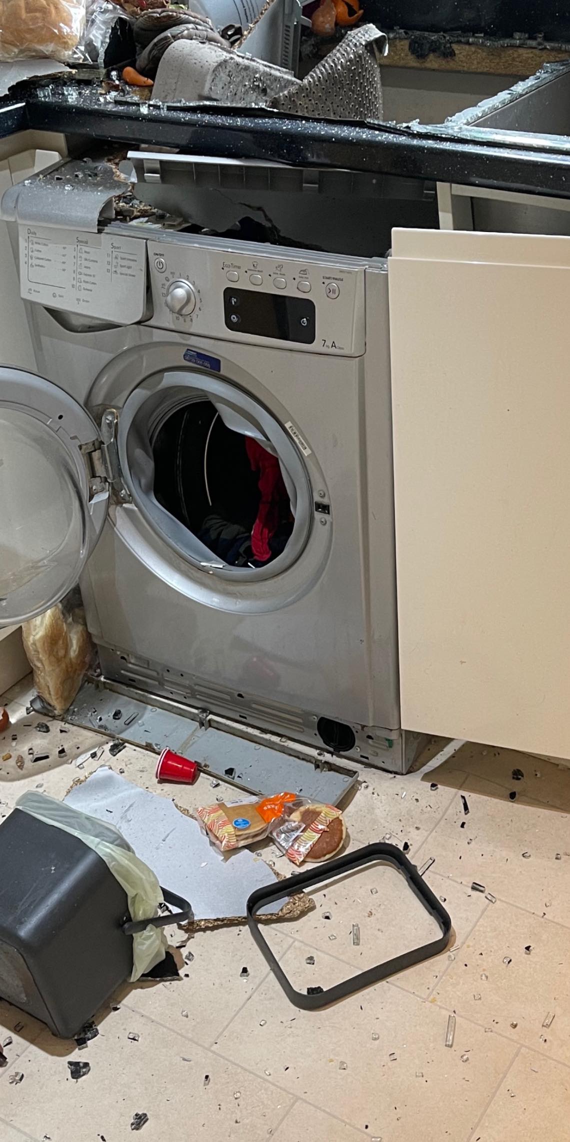 Laura Birrell's washing machine caused destroyed her kitchen countertop (Laura Birrell)