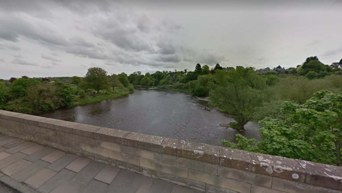 Canoeist dies after getting into difficulty in river