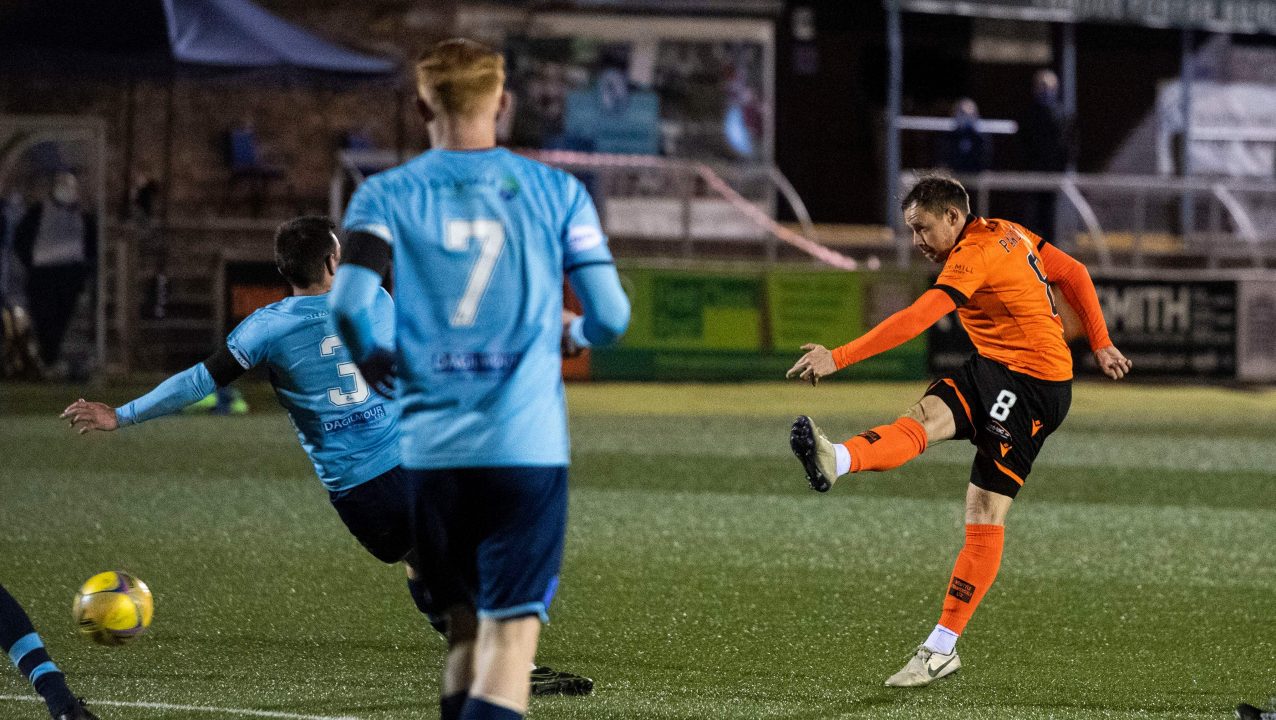 Dundee United see off battling Forfar to reach cup quarters