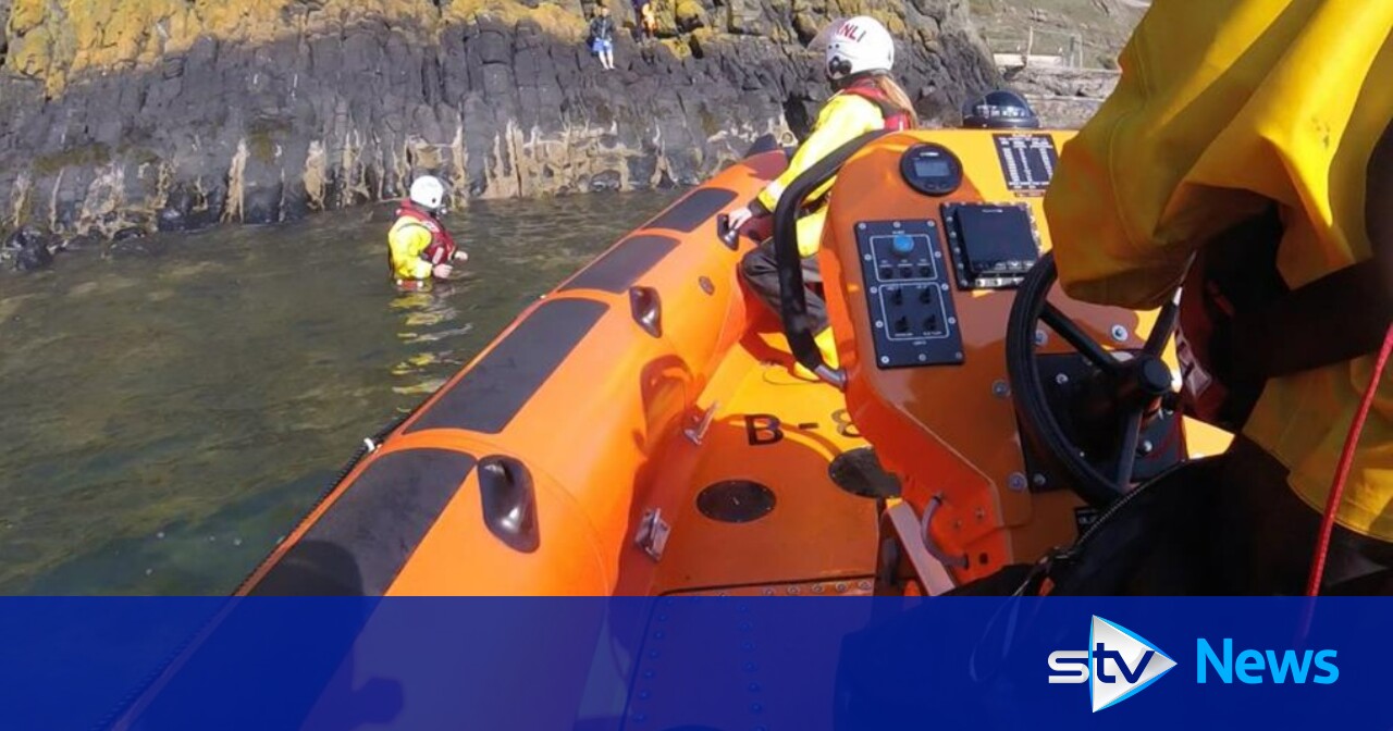 Men rescued from Inchkeith island after kayak capsized STV News
