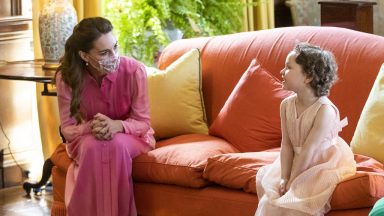 Duchess keeps pink dress promise for girl living with cancer