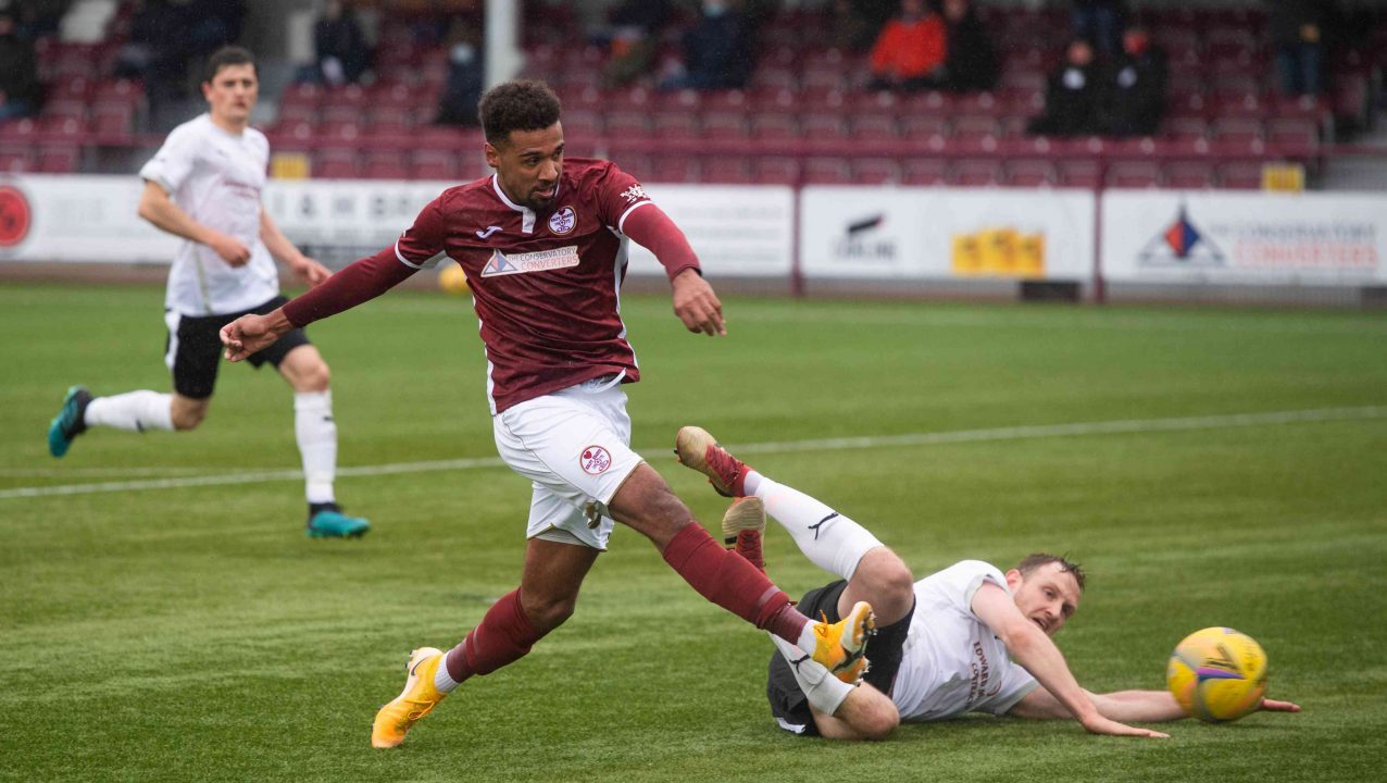 Austin nets hat-trick as Kelty set up play-off with Brechin