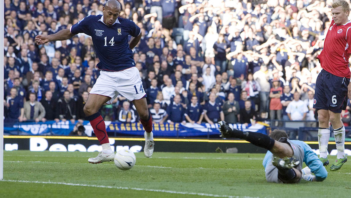Chris Iwelumo misses a big chance to score for Scotland