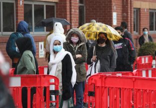 Mosque offers vaccines 12 hours a day amid Glasgow outbreak