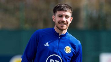 Aberdeen agree deal to sign Scotland defender Declan Gallagher