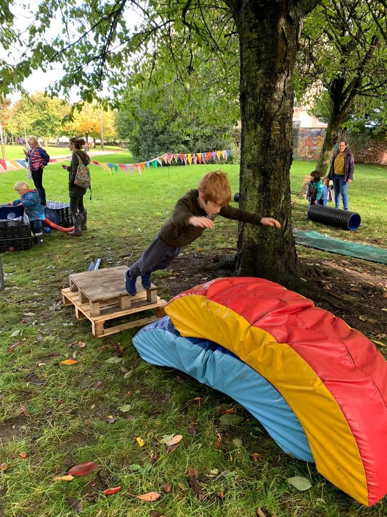 Playful Communities: The Playful Schools Loose Parts Play project in Dundee.