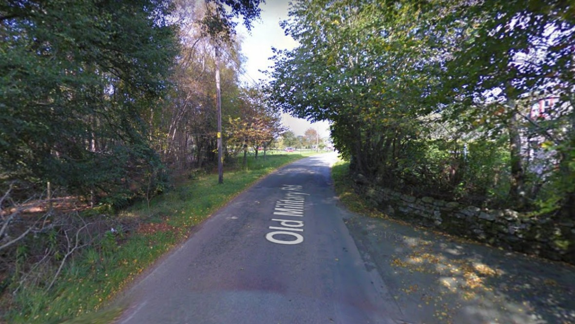 Hunt for man who attacked 14-year-old girl on footpath