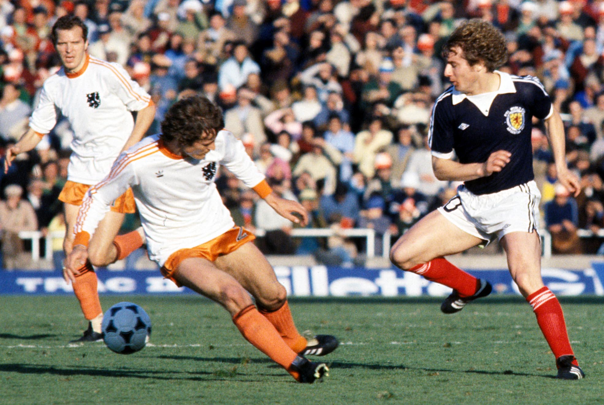 Scotland's Asa Hartford in action against Holland's Johnny Rep