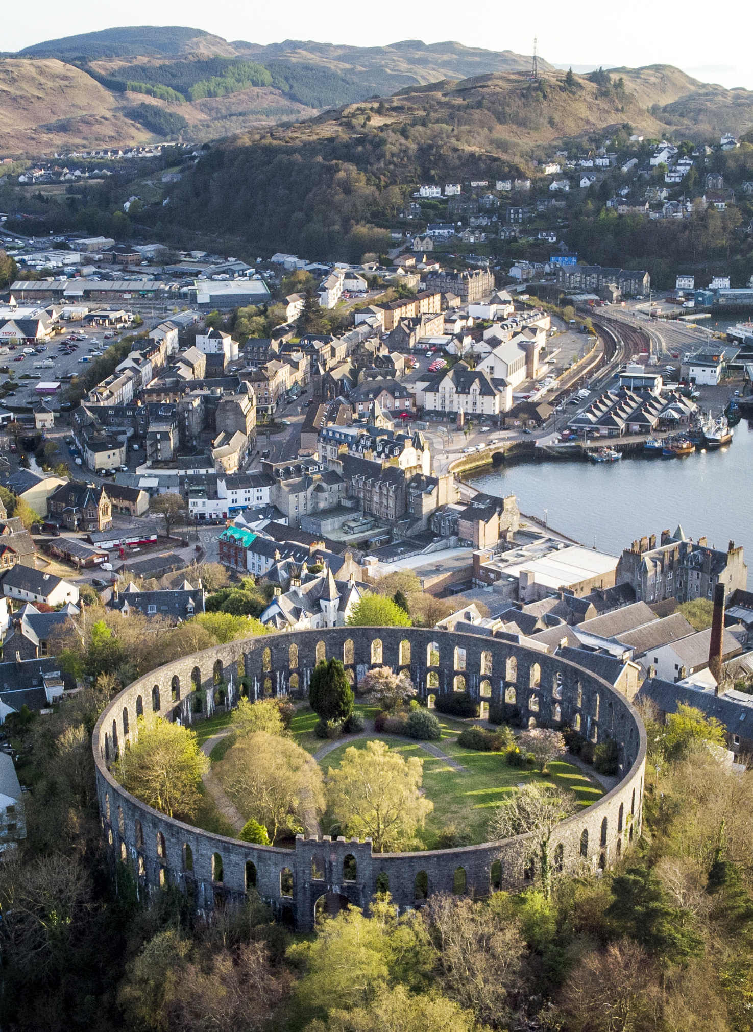 <em>McCaig’s Tower overlooking the town of Oban (Jane Barlow/PA)</em>” /><span class=