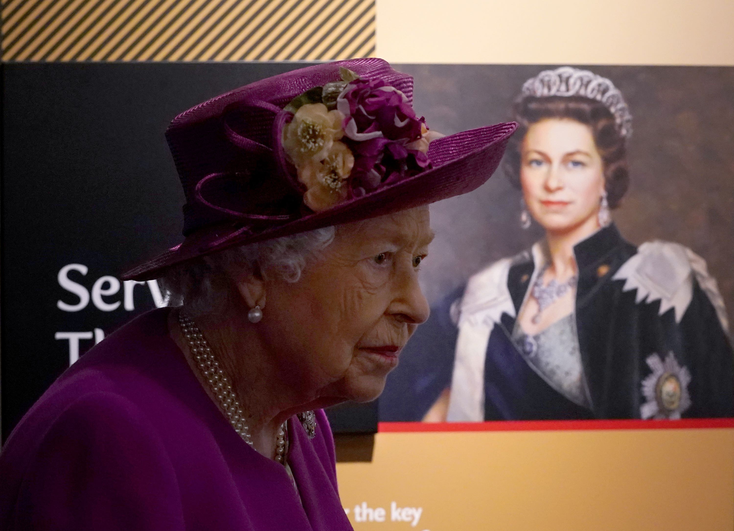 The Queen views exhibits in the new Argyll and Sutherland Highlanders’ Museum (Andrew Milligan/PA)